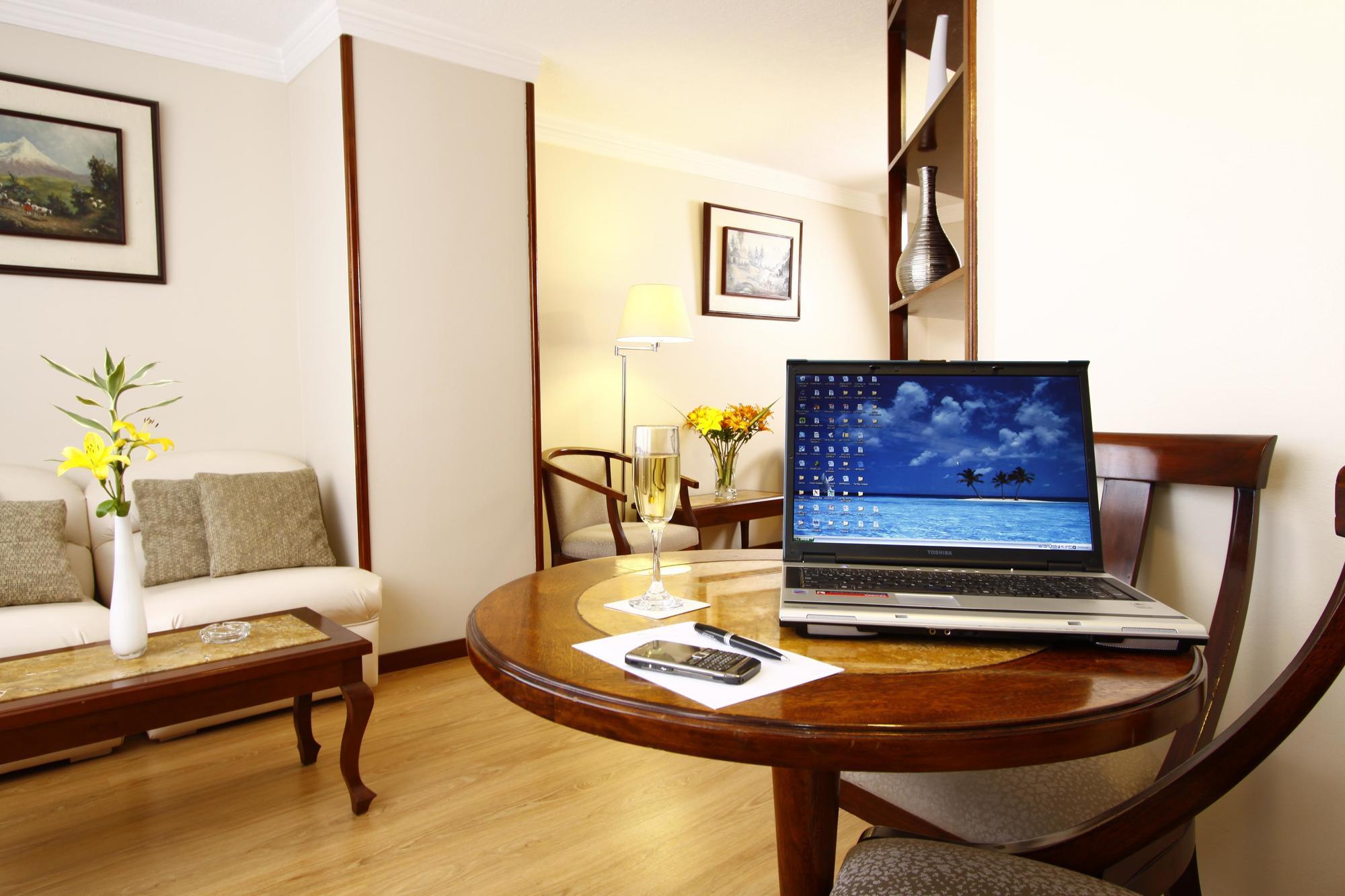 Hotel Reina Isabel Quito Zewnętrze zdjęcie